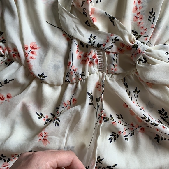 Sienna Sky woman’s floral Blouse. Size Small. - Picture 6 of 7